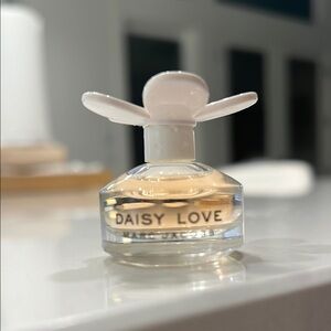 Marc Jacobs Daisy Love Eau de Toilette .13 mini